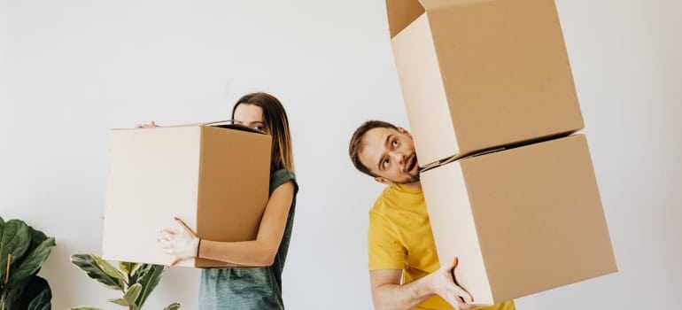 Couple carrying boxes 