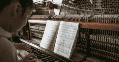 Affordable piano relocation with protected piano strings during transport