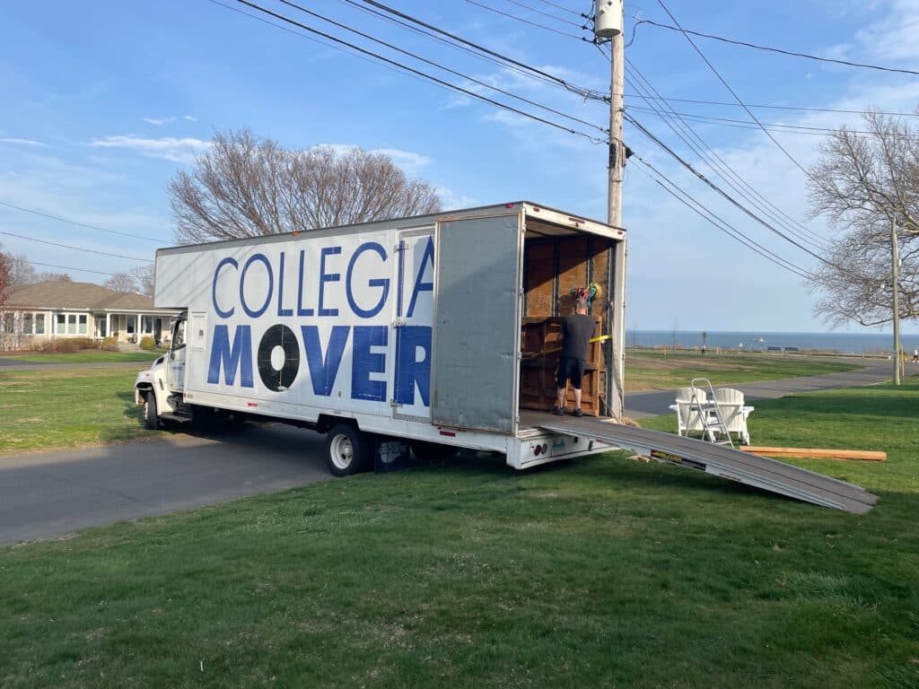 Expert factors for choosing a moving company in Connecticut.